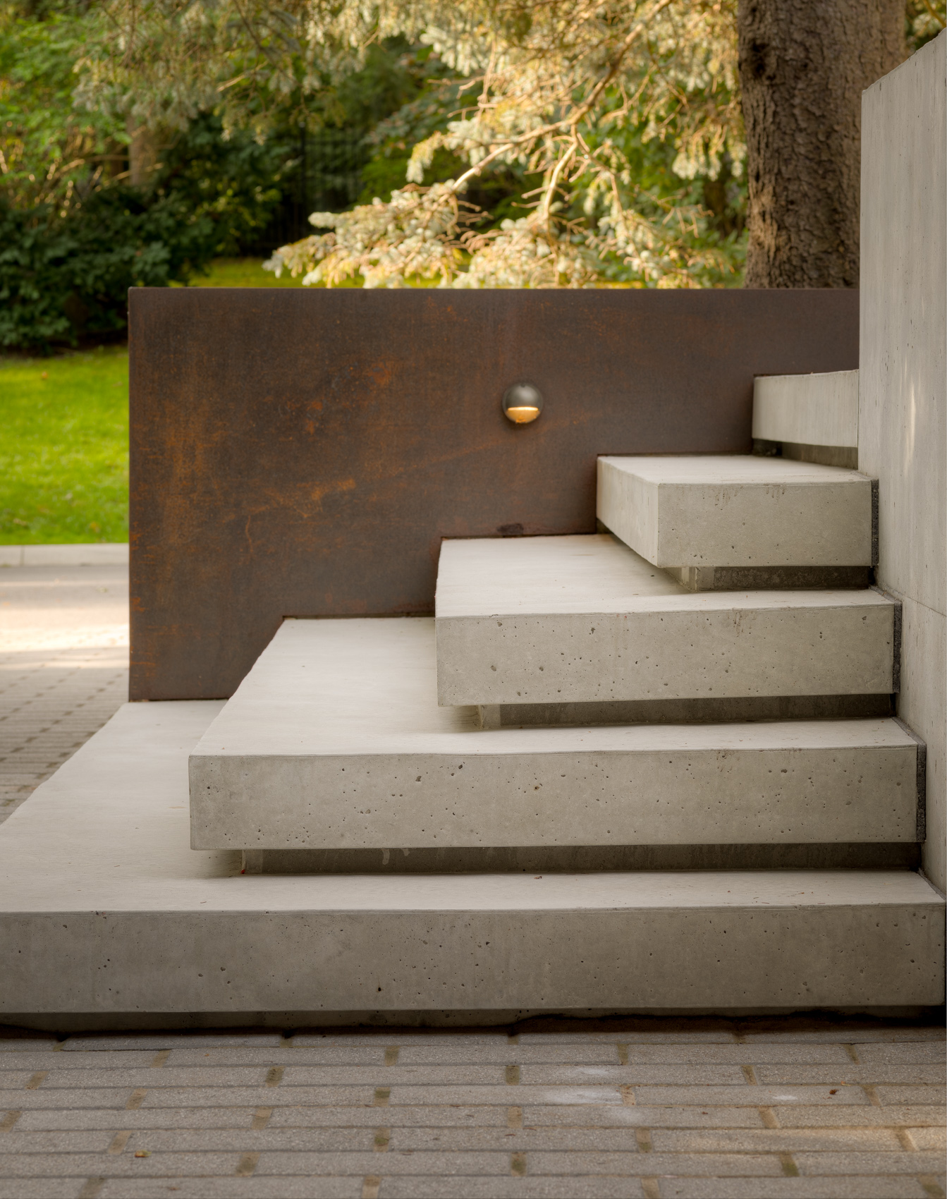 modern floating concret steps with Cor-Ten steel and plantings 