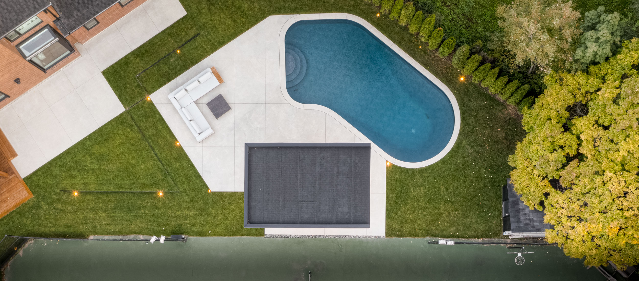 overhead view of pool and seating are